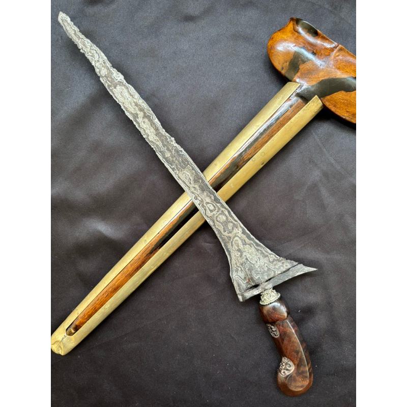 Keris Brojol Pamor Wengkon Isen Tangguh Majapait Sepuh