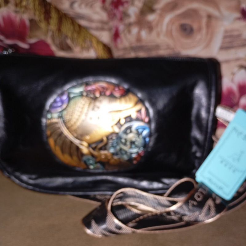 Tas Selempang Hitam Emas