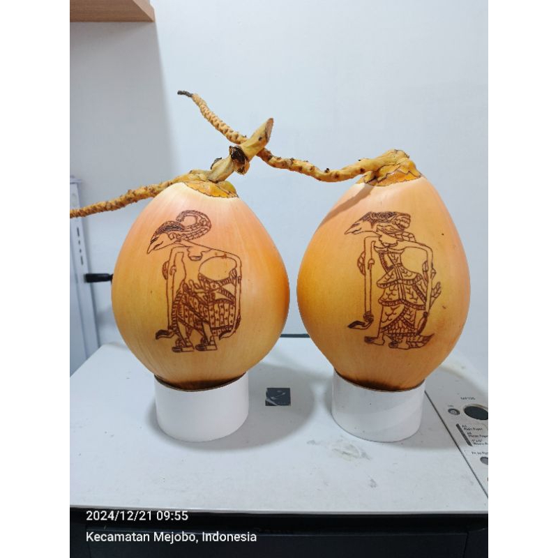 Kelapa Gading Cengkir Ukir Wayang Arjuna Srikandi