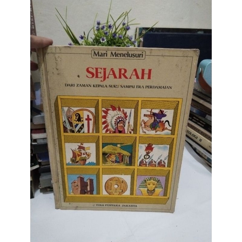 BUKU MARI MENELUSURI SEJARAH