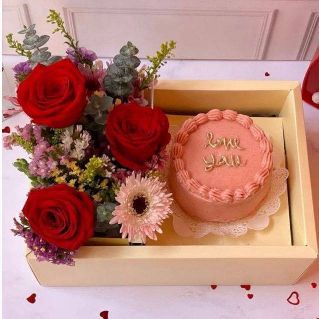 

Flowers Cake Box cocok untuk Seserahan/Graduation/Birthday/Hari Ibu dan Kado Spesial lainnya