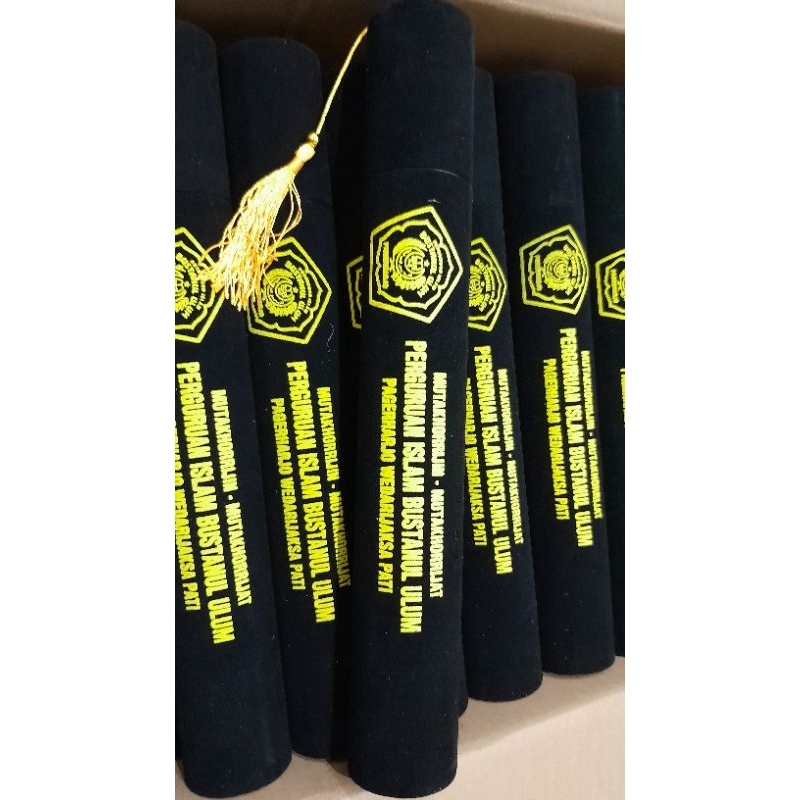 

AKSESORIS WISUDA | TABUNG WISUDA