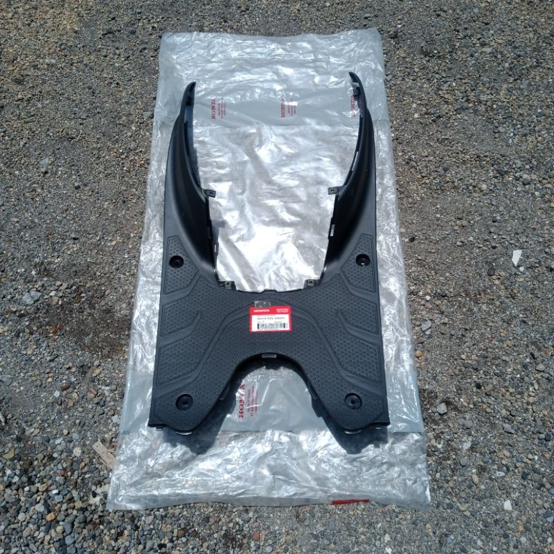 Cover Pijakan Kaki Hitam Honda Spacy karburator Original AHM Honda 6431A-KZL-A00ZA