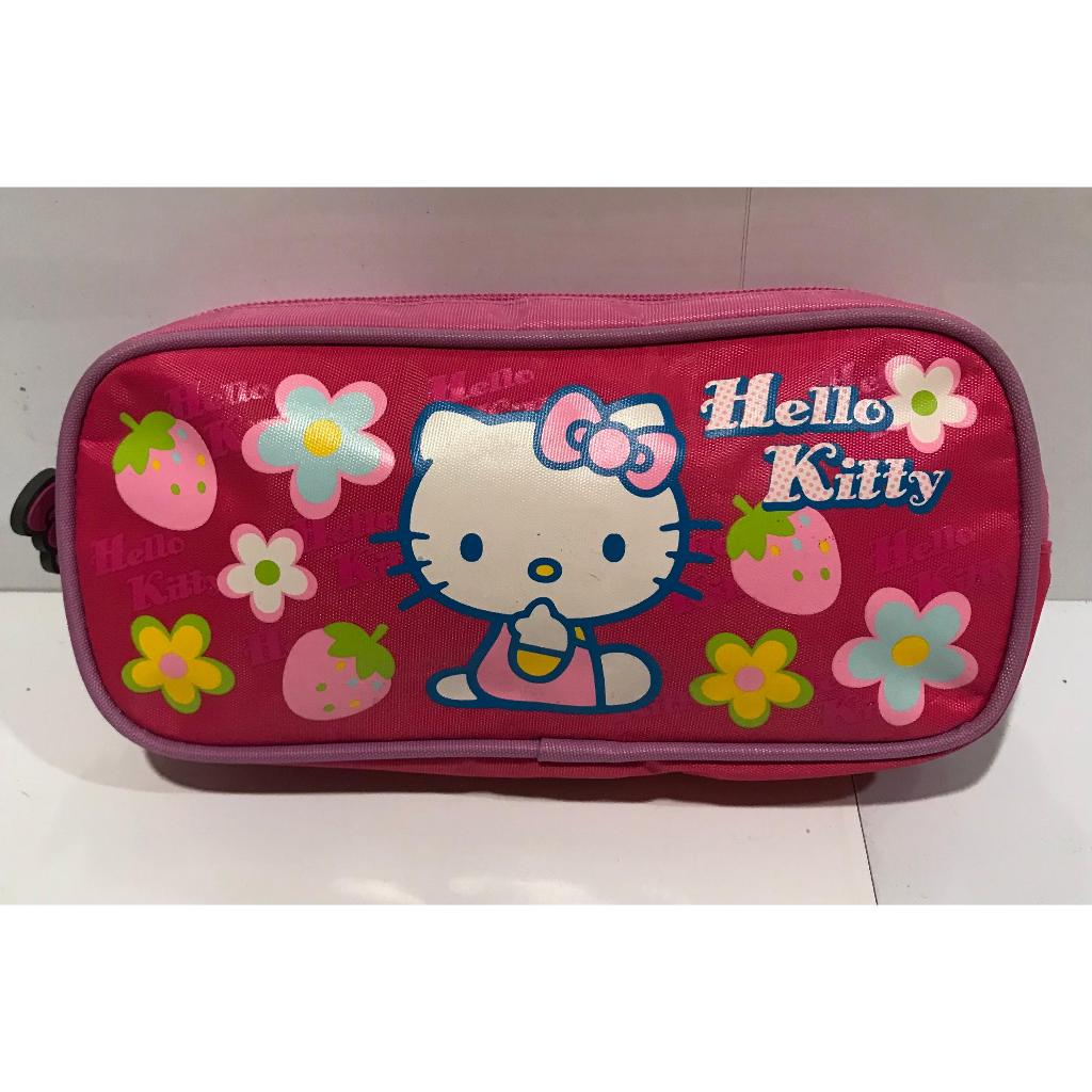 

PENCASE HELLO KITTY ORIGINAL BAHAN POLYESTER WARNA PINK UKURAN 20x9.5cm (LxT)