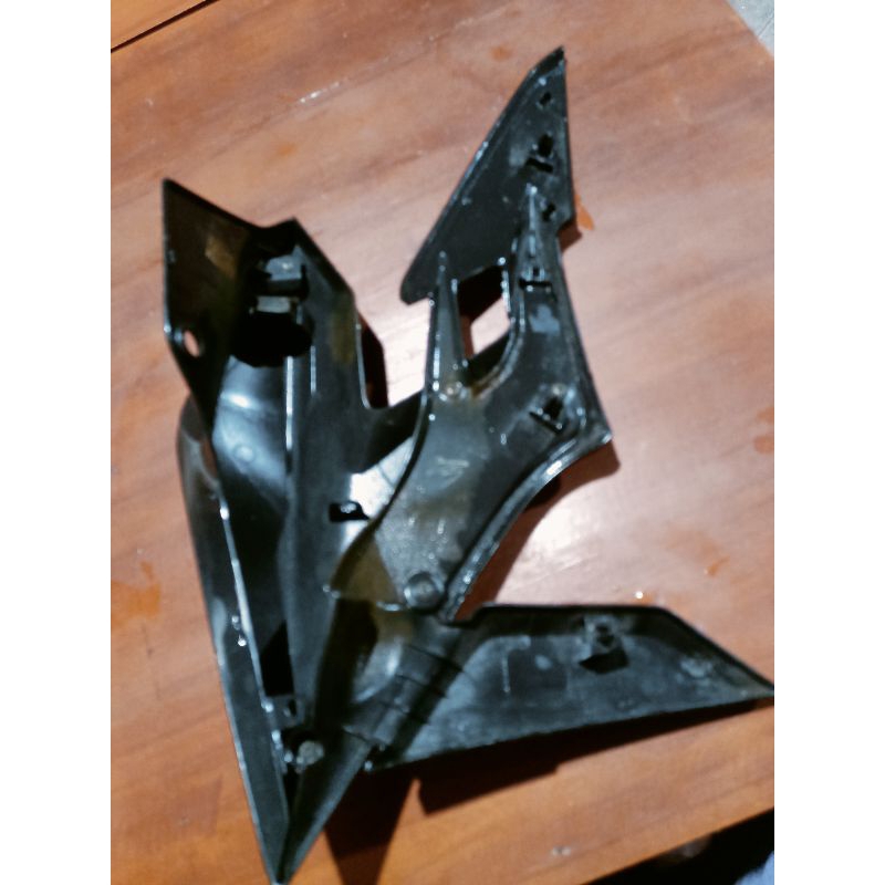 sayap kanan shorud cb150r 2016 hitam doff