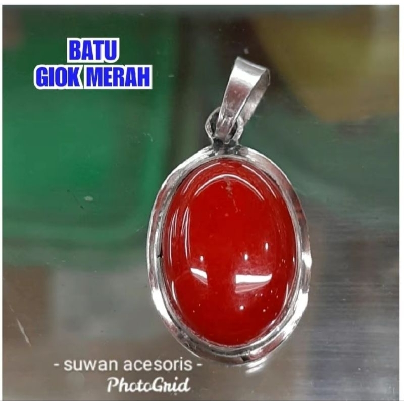 Liontin batu giok merah