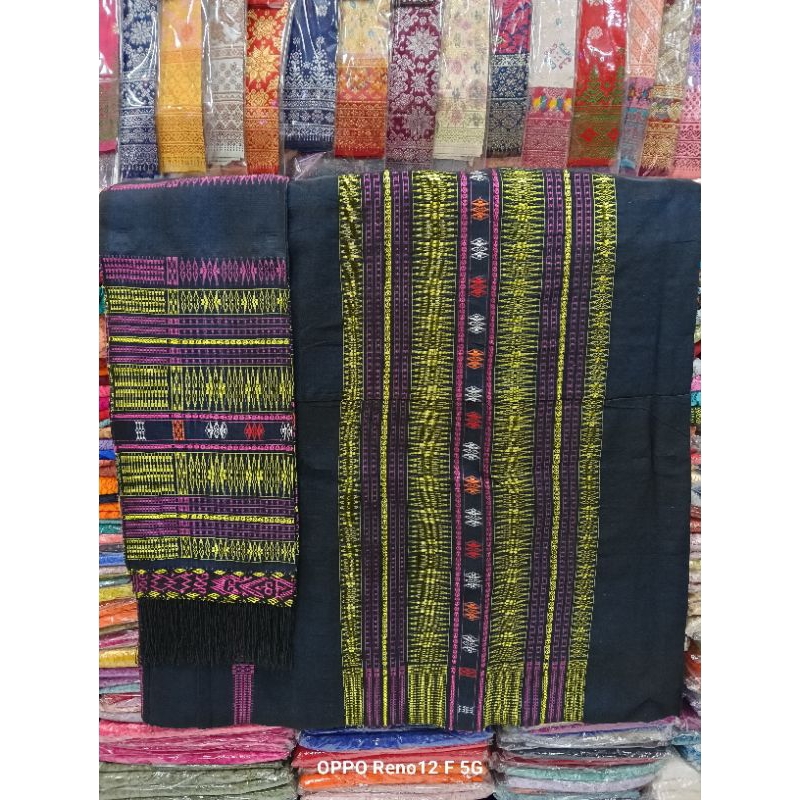 SONGKET TARUTUNG SAMBUNGAN TUMTUMAN BIRU ELEKTRIK TUMPAL KUNING.