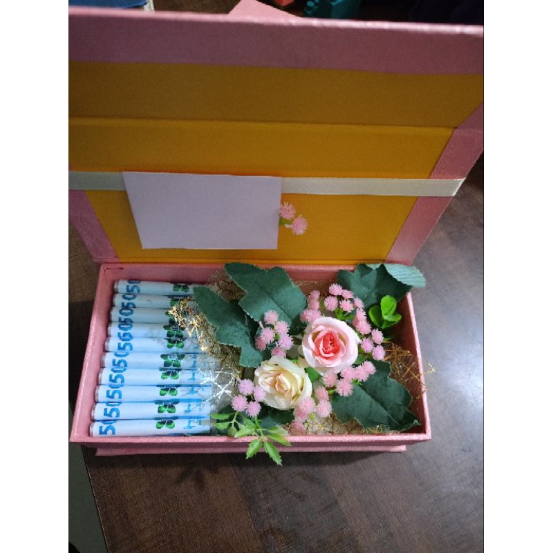 

flower box anniversary