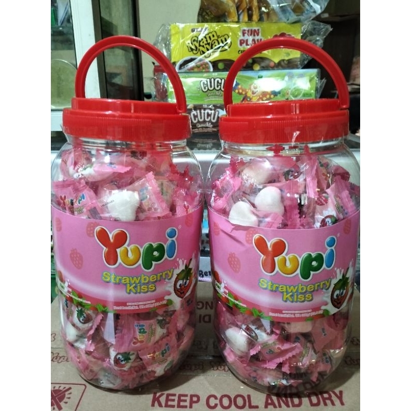 

Permen Yupi toples
