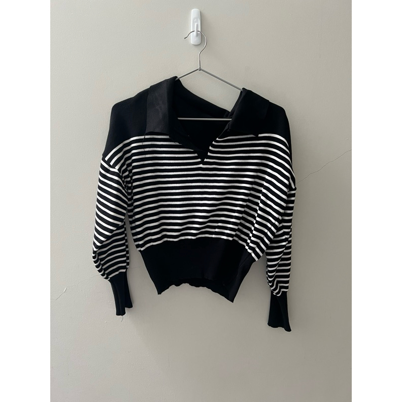 Sweater Garis Hitam Putih Lengan Panjang