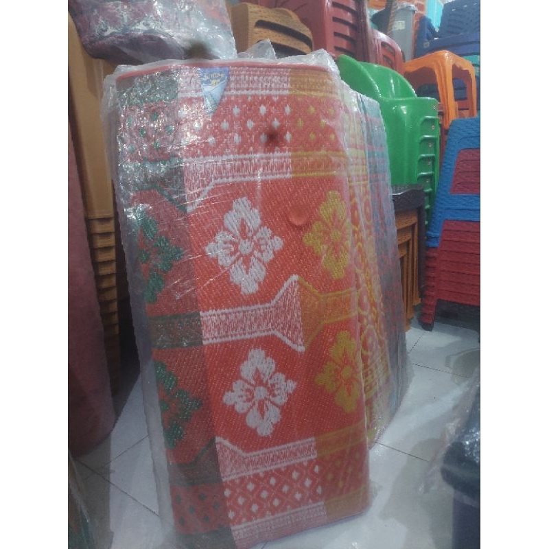 Tikar plastik lipat dua/tikar plastik cap gunung super 2×2 meter/tikar lesehan bahan bagus