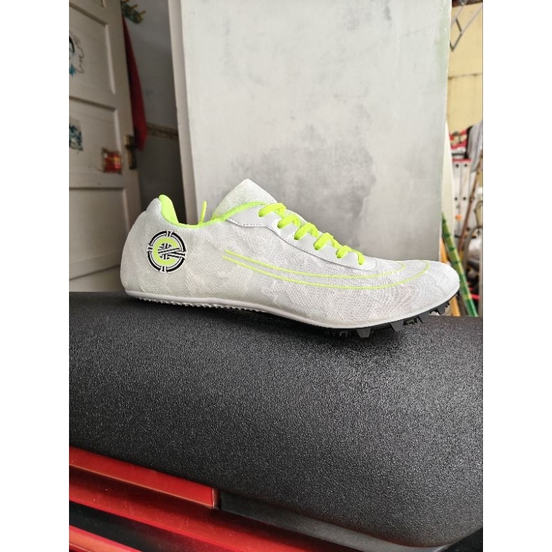 sepatu spike atlit lari sprint