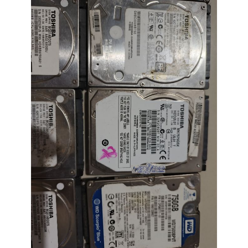 Hardisk laptop 2,5" kapasitas 750GB kondisi rusak