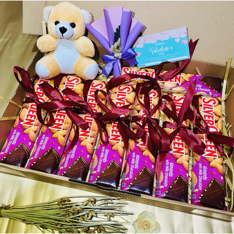 

Hampers / Gift Cokelat Kado Ulang Tahun / Hari Ibu / Anniversary / Gift Ultah Pacar / Kado Wisuda / Hari Spesial / Coklat Silverqueen