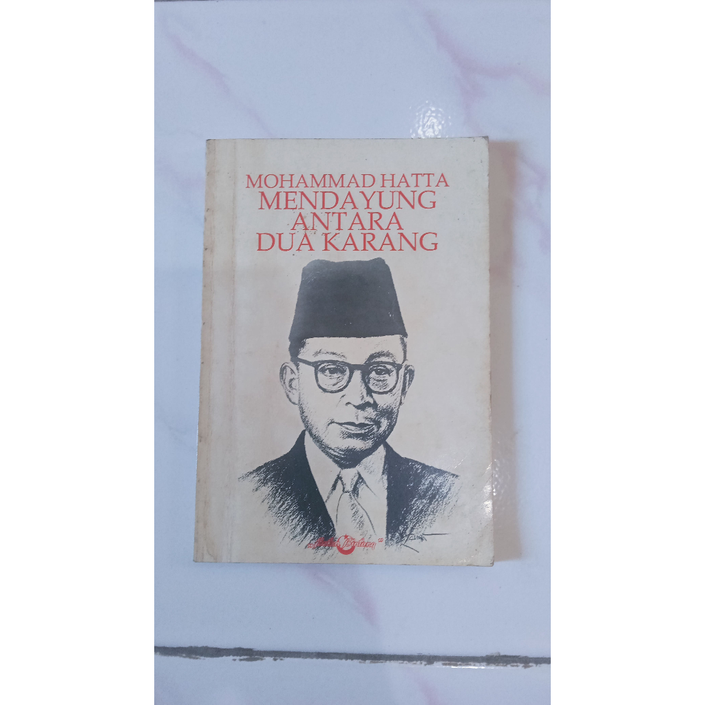 Mohammad Hatta Mendayung Antara Dua Karang