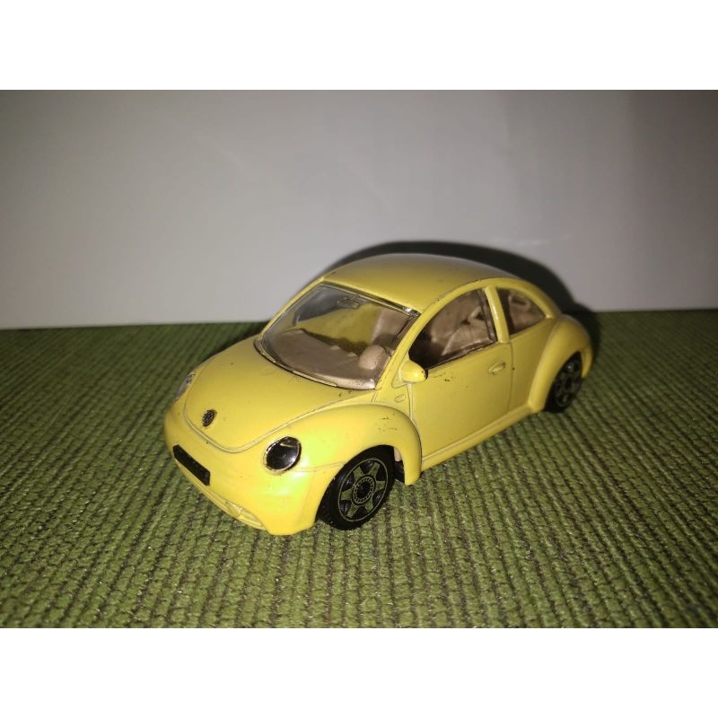 VW New Beetle 1 : 43 original Burago Itali | Diecast VW New Beetle second Kuning