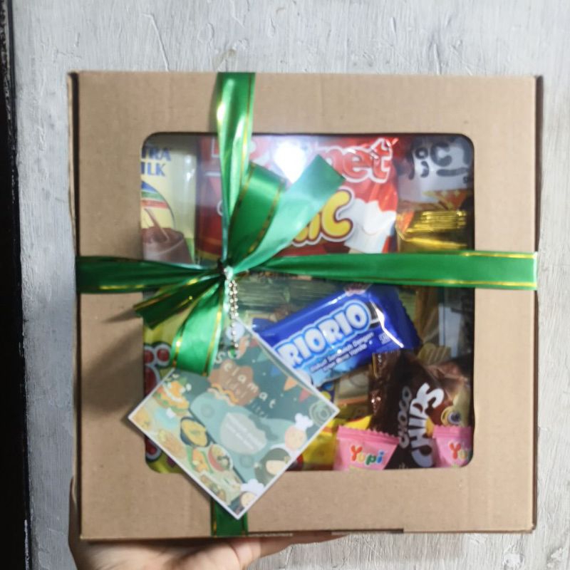 

Snack Box Ulang tahun //lebaran//acara lainnya