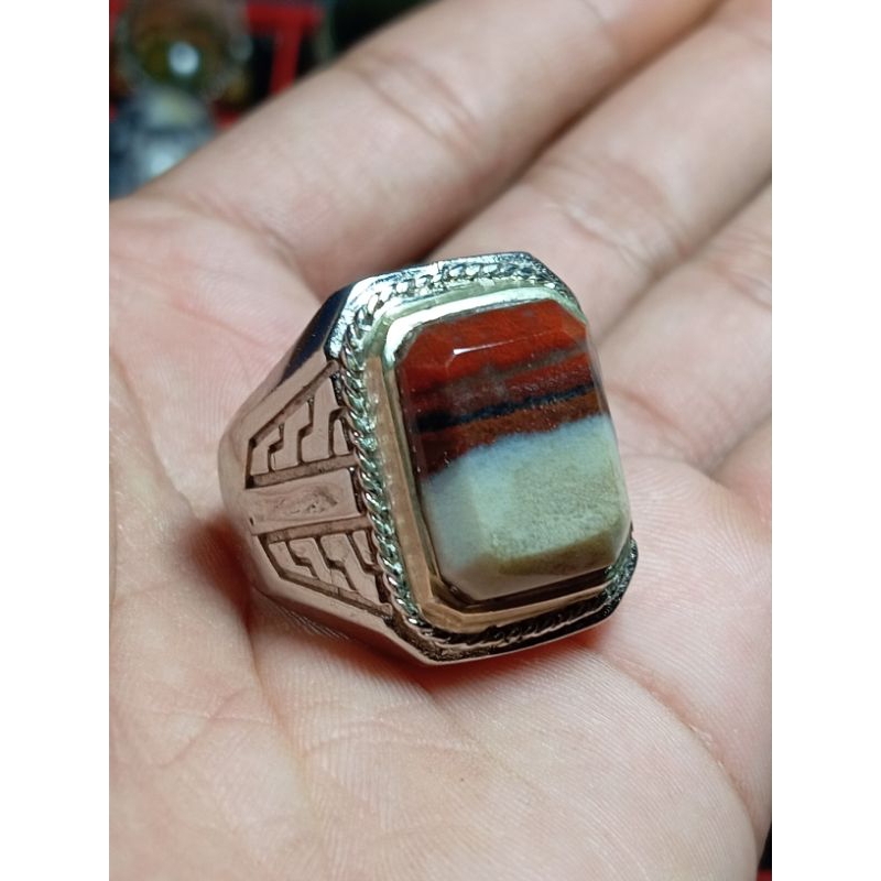 Batu cincin akik garut motif merah putih