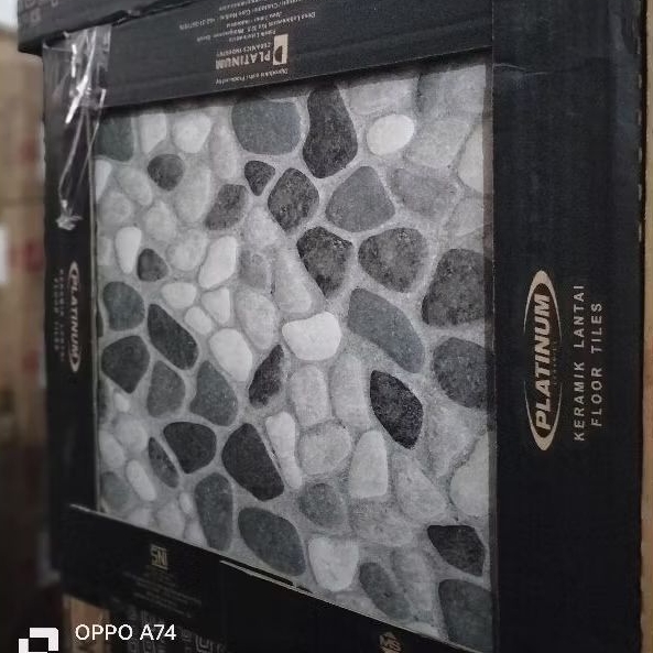 keramik PLATINUM ALEXIS GREY 40x40 kw1/dus 6 pcs (permukan kasar timbul)