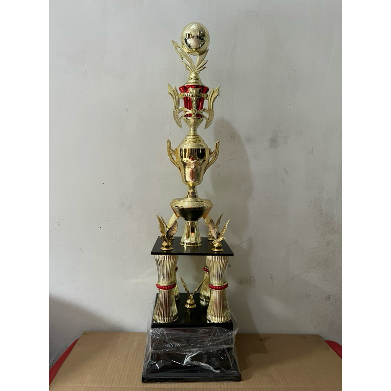 Trophy / Piala Bergilir Kaki 4 Besar