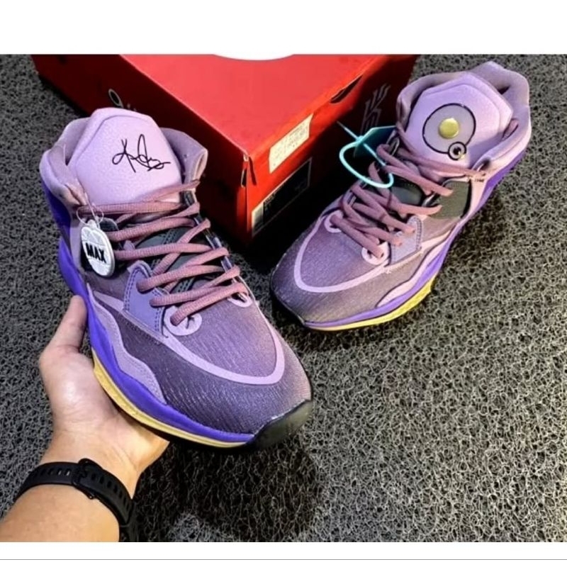 kyrie sepatu basket