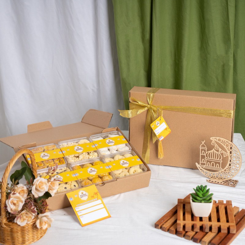 

HAMPERS KUE KERING LEBARAN BOX ISI 6-KUKER LEBARAN ENAK MURAH