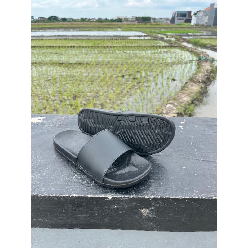 Sandal slop pria terbaru.Sandla slop cowok.Sandal slop pria dewasa.Sandal selop.Sandal slop karet.Sa