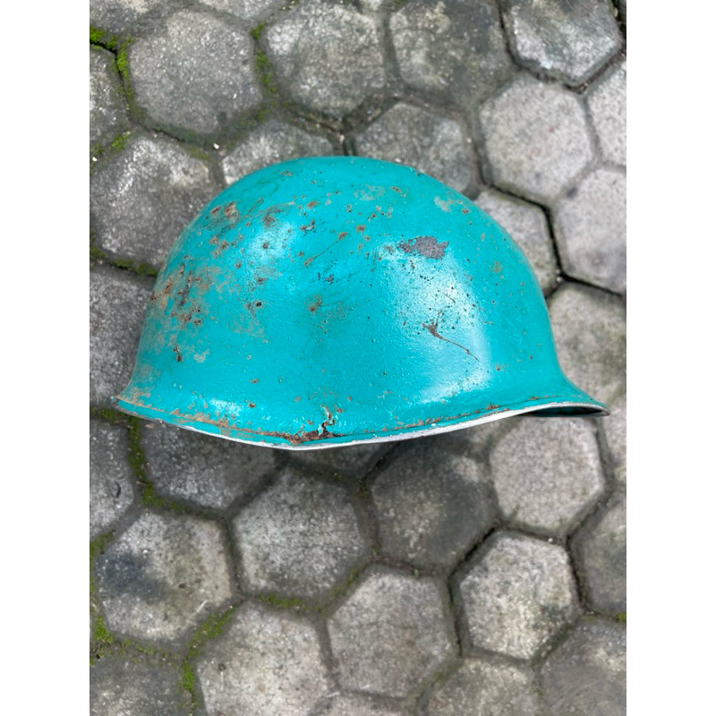 Helm Tentara Jadul Bahan Baja