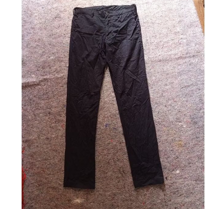 UNIQLO CELANA PANJANG SLIM FIT CHINO STRETCH BLACK size 30 fit 31
