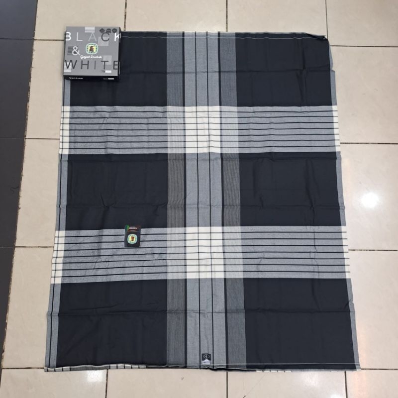 sarung gajah duduk hitam putih