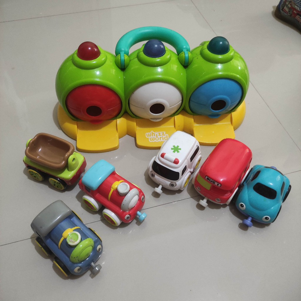 Preloved Mainan Garasi ELC dan Mobil Magnet Brand ELC