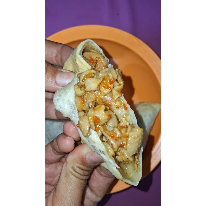 

Cirenggemoy isi Kulit ayam mercon (isi 5pcs)