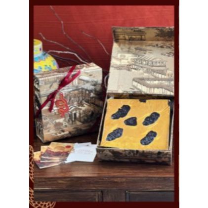 

GOLD LAPIS HAMPERS A - CHINESSE NE YEAR/SINCIA