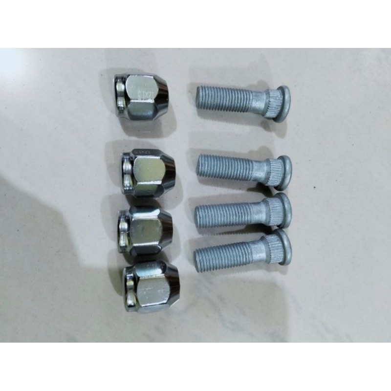 4 pcs Baut+ 4 Pcs Mur Roda Radial Avanza/ Xenia ORI