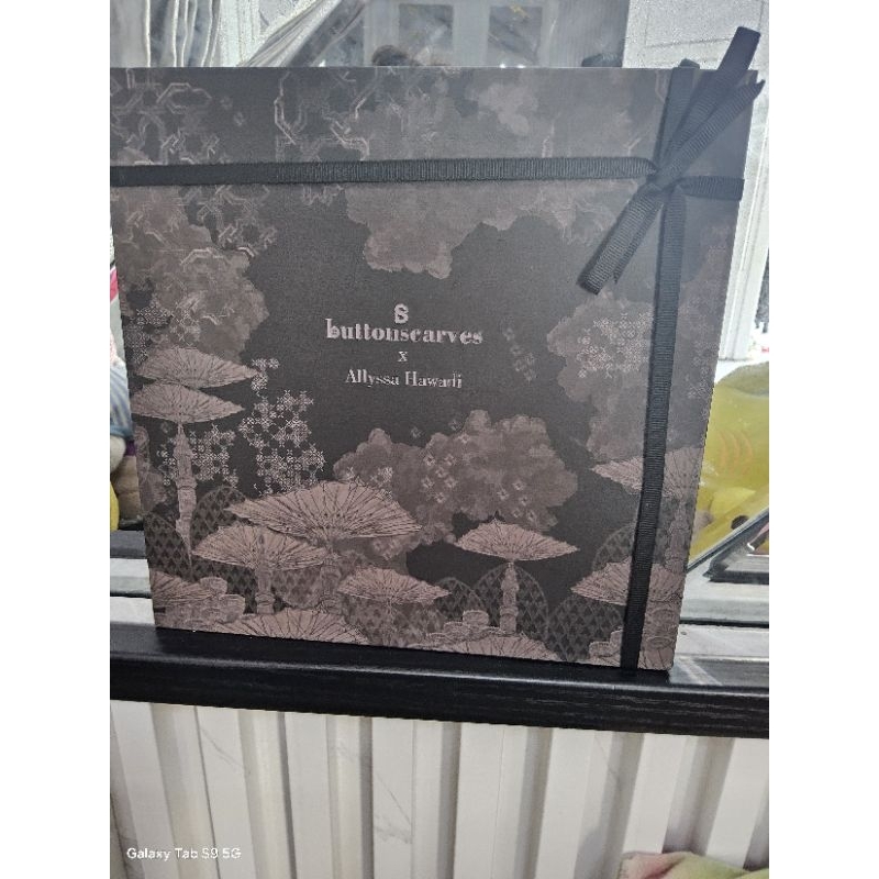 scraft buttonscarves medina brave