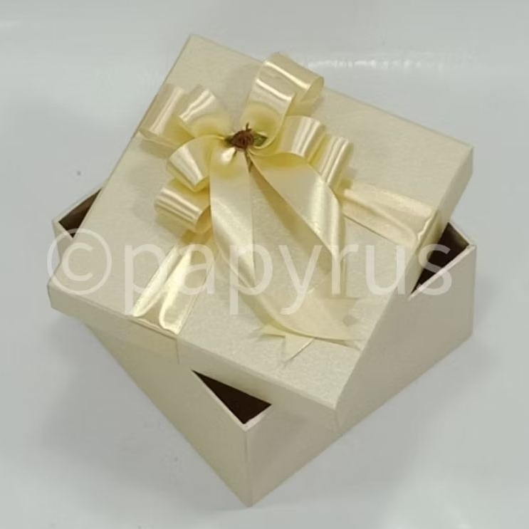 

PAPYRUS 15x15 Tinggi 10cm Kotak Kado Gift Box V3