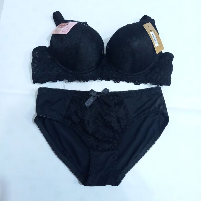 Bra Set . Bra + CD 1 set. Italy Gift Shop