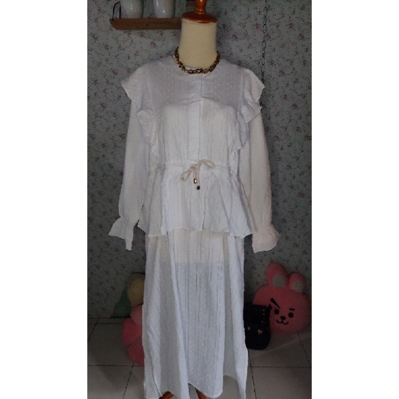 Gamis putih serut pinggang tile