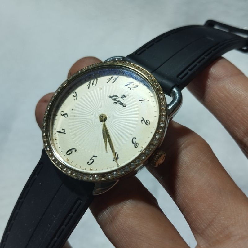 Vintage Lizer A1448L Diamond Bezel