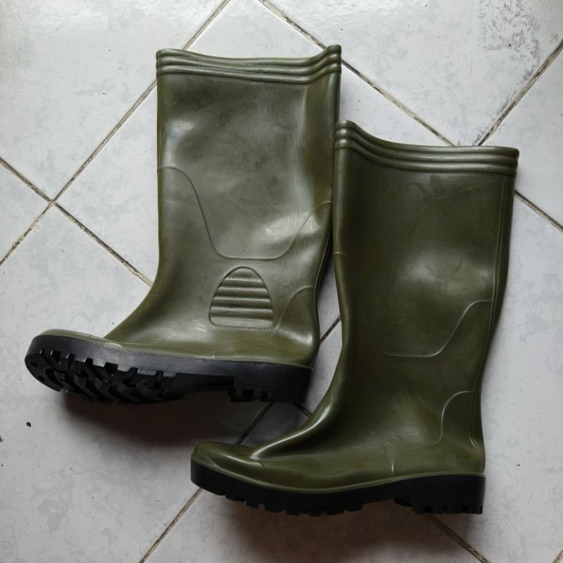 Sepatu Boot Tinggi Karet Hijau