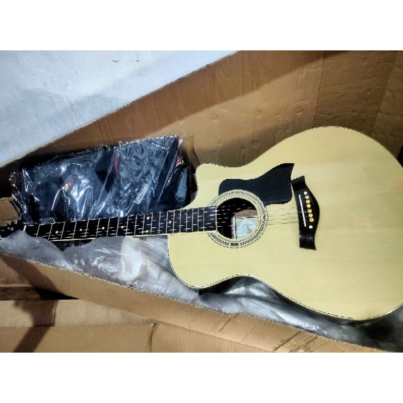 AKUSTIK TAYLOR