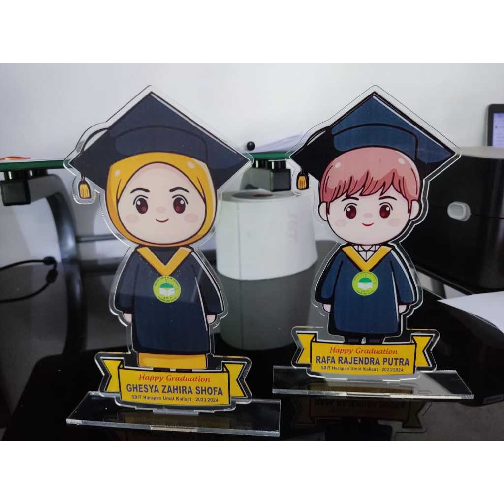 Plakat Wisuda Akrilik Custom Nama | Piala Wisuda Akrilik | Hadiah Wisuda Kado Piala