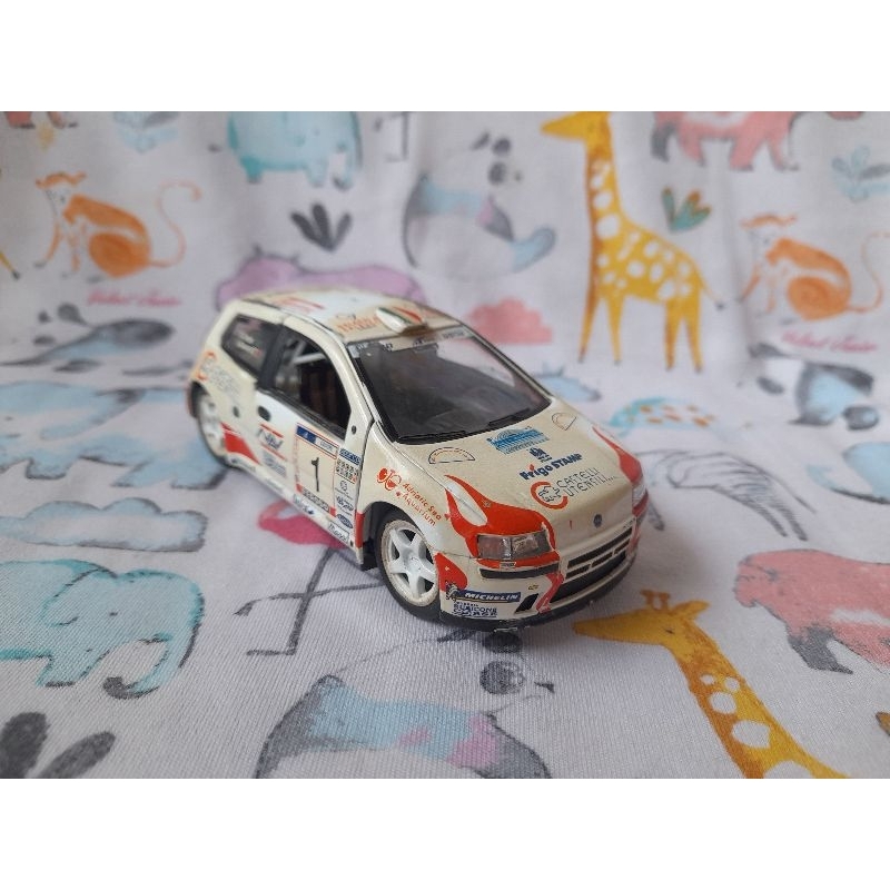 Diecast Saico Fiat Punto skala 32