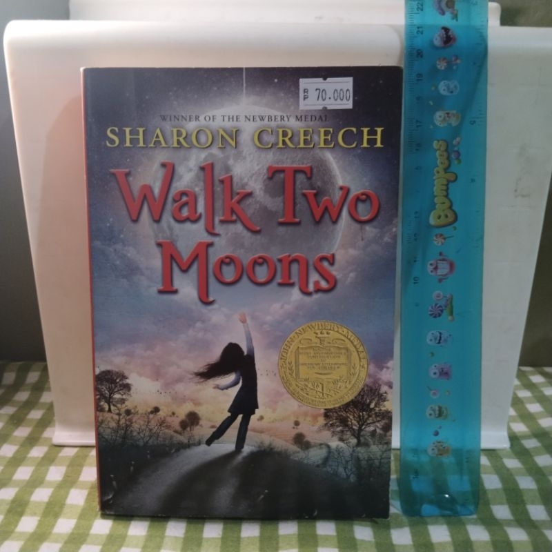 Novel anak import WALK TWO MOONS by Sharon Creech