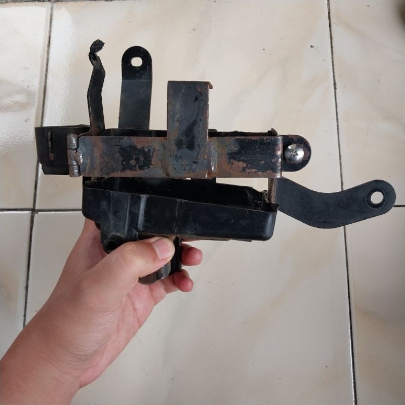 Tempat dudukan Aki New Megapro Monoshock Series Karbu