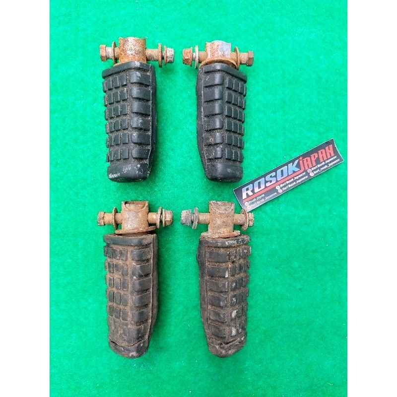 Sepasang Karet Footstep Fostep Belakang Kawasaki Blitz Original