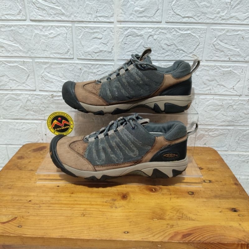 sepatu outdoor KEEN second