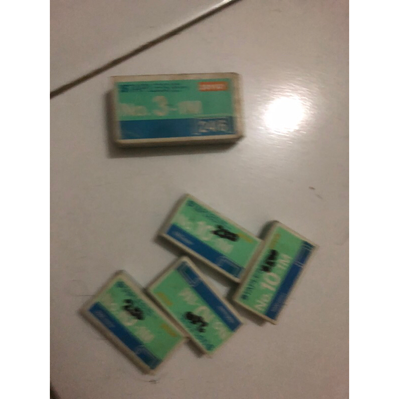 

isi staples ukuran 03 dan 10 (kondisi sesuai foto)