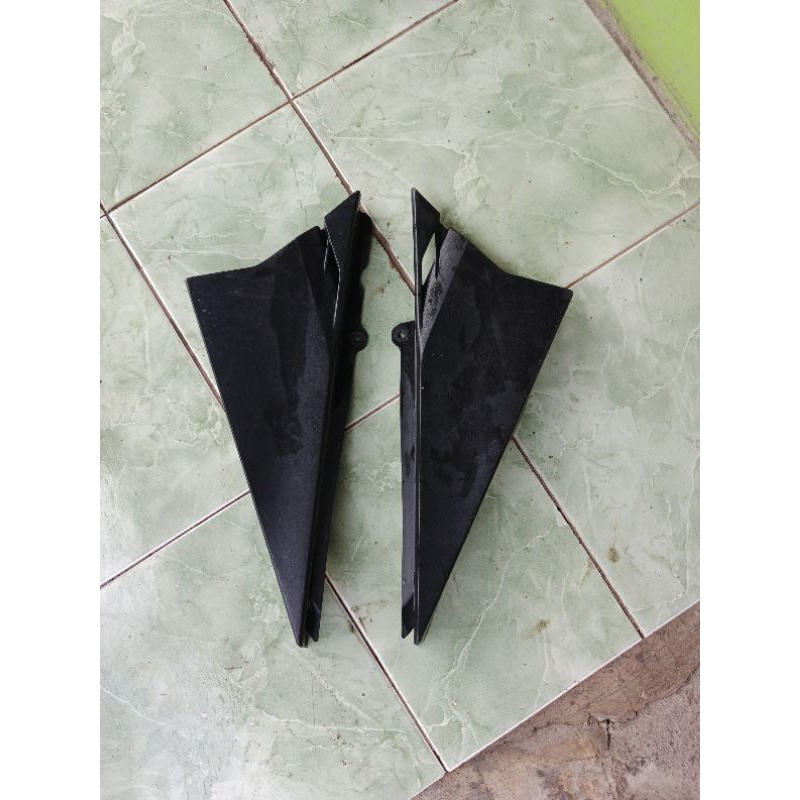 Cover Body samping box aki Vixion new ori kode 1PA