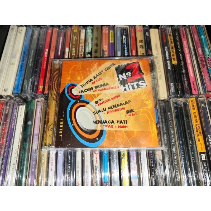 CD Musik Kompilasi Indonesia No 1 Hits Volume 8 The Changcuters, Kangen Band, Seventeen, Wali, Yovie